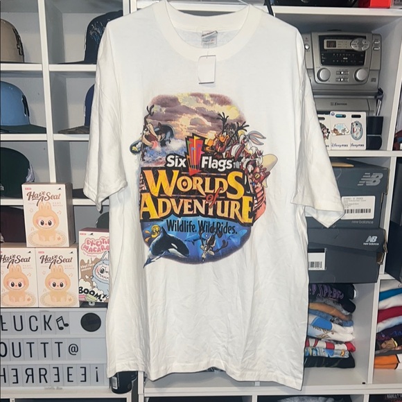 Warner Bros. Other - 2002 Six Flags Worlds of Adventure T-Shirt